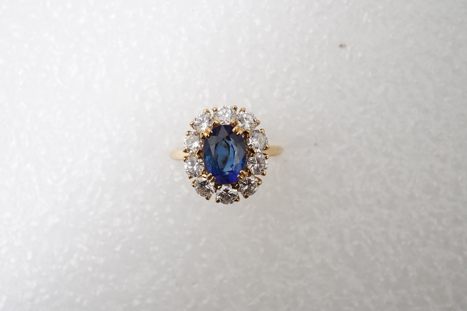 Monture Mauboussin, a sapphire and diamond cluster ring